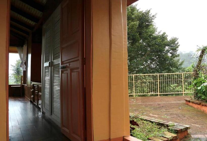 مبيت وإفطار Poas Volcano & La Paz Waterfall Cabins