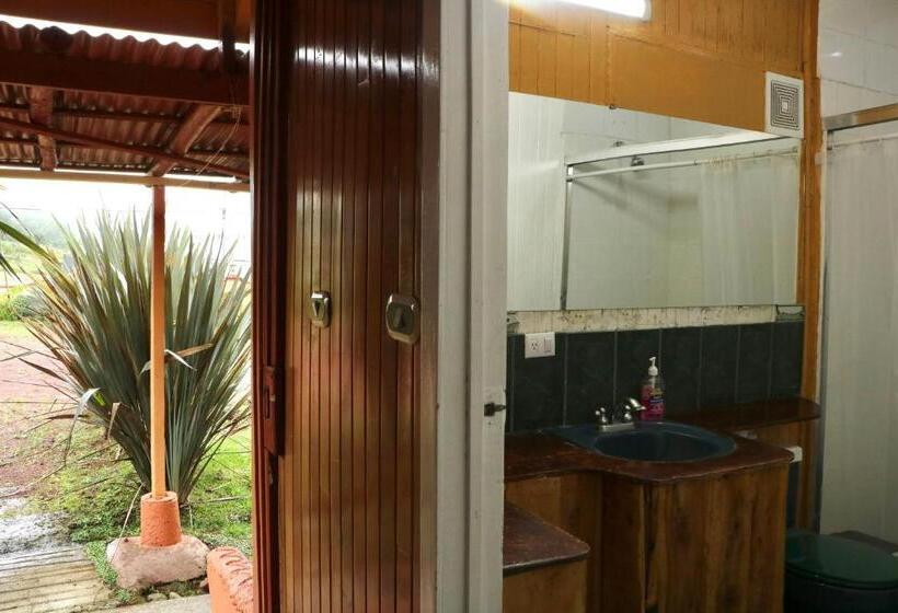 مبيت وإفطار Poas Volcano & La Paz Waterfall Cabins