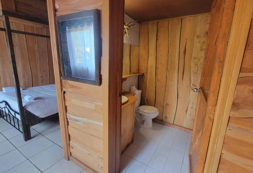 مبيت وإفطار Poas Volcano & La Paz Waterfall Cabins