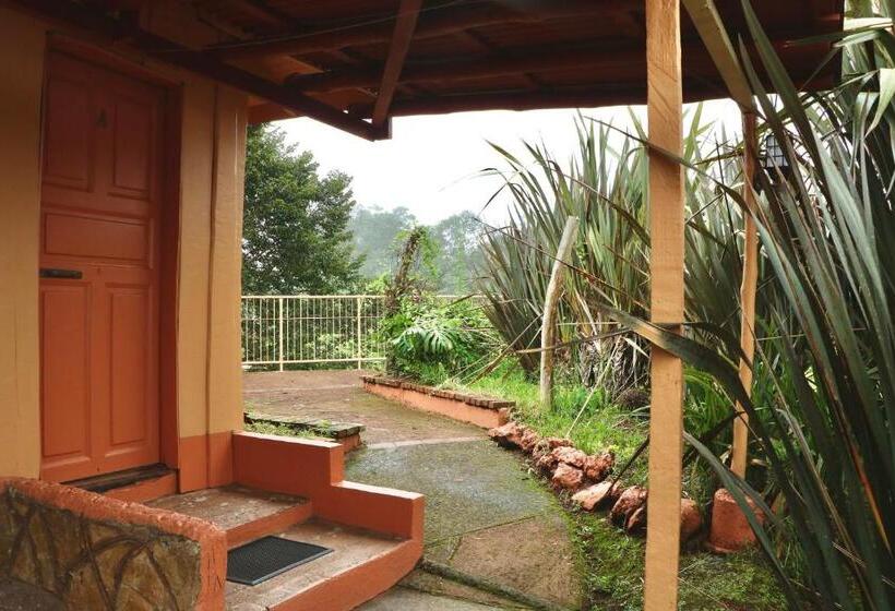 مبيت وإفطار Poas Volcano & La Paz Waterfall Cabins