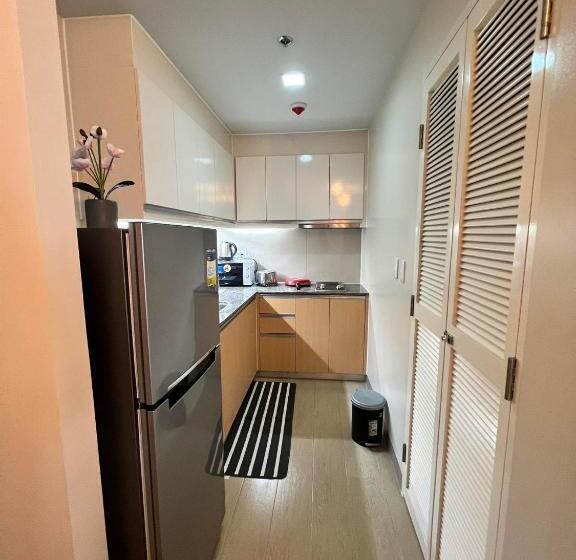 Eastwood Global Plaza Luxury Residences In 43rd Floor With City Sky View