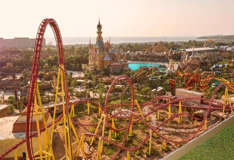 Herbs Spa & Hotel Riverside Grand World