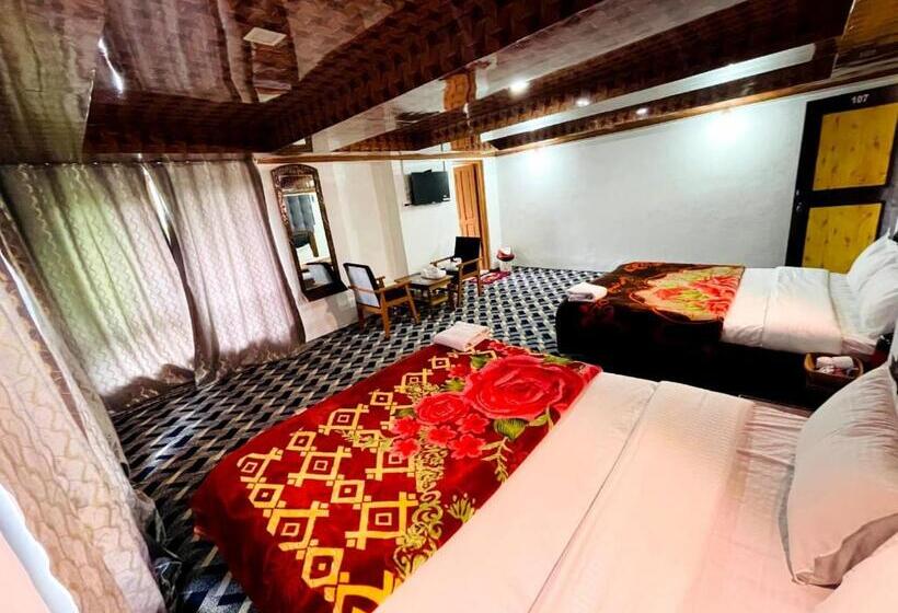 فندق Crown Pine Pahalgam