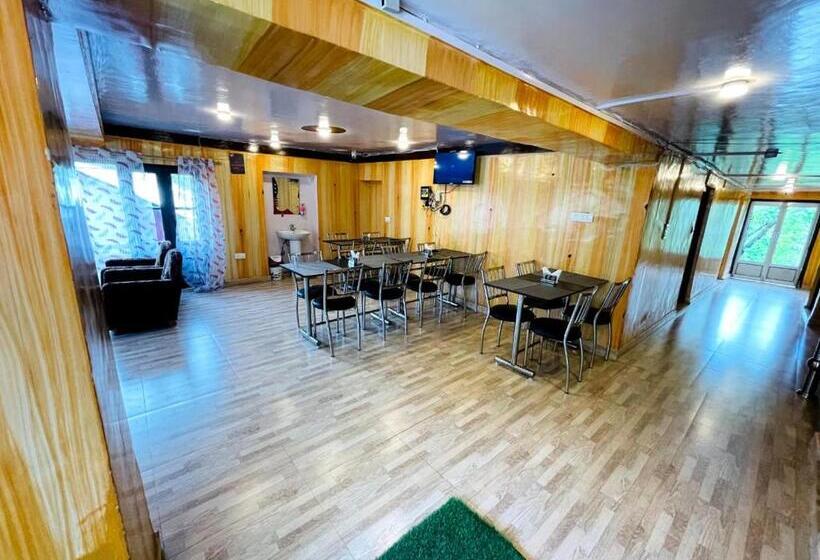 فندق Crown Pine Pahalgam