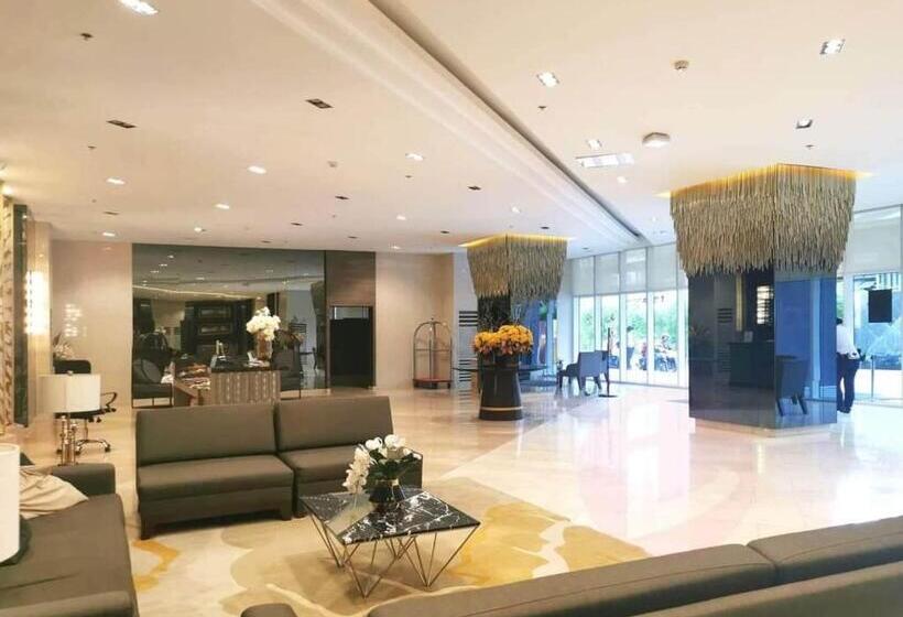 هتل Fame Residences Tower 2