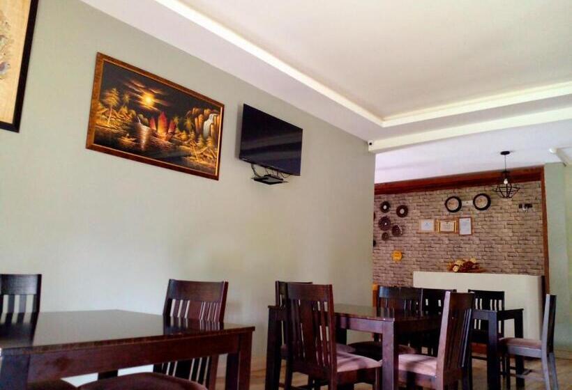 هتل Kabale Safari Club