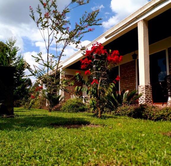 هتل Kabale Safari Club