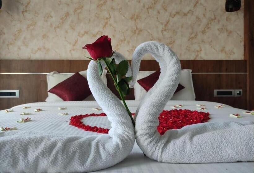 Memmsta Hotels   Munnar