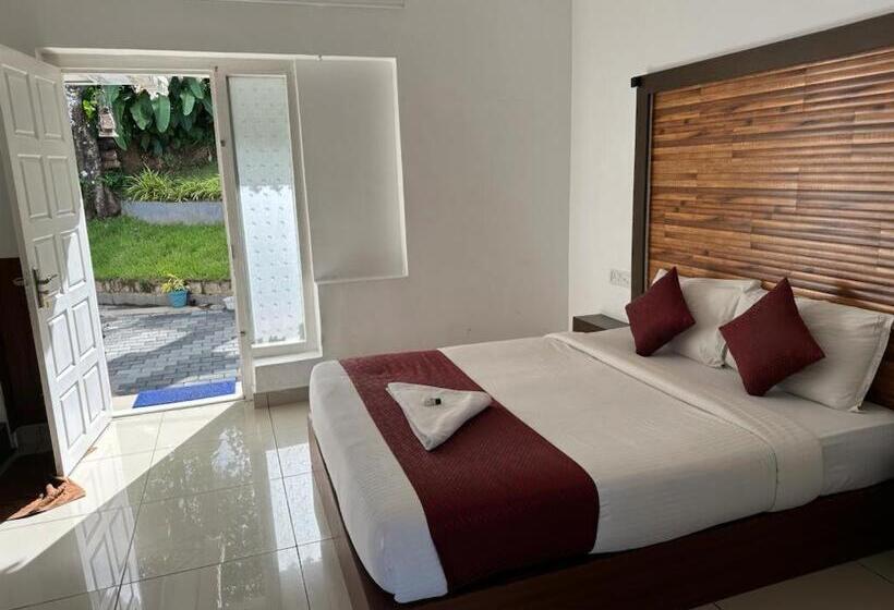 Memmsta Hotels   Munnar