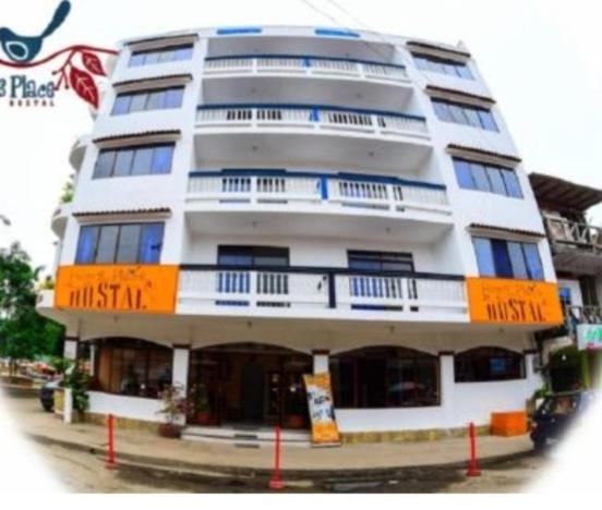 هتل Monatañita Hugos Place