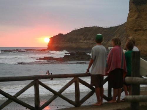 هتل Monatañita Hugos Place