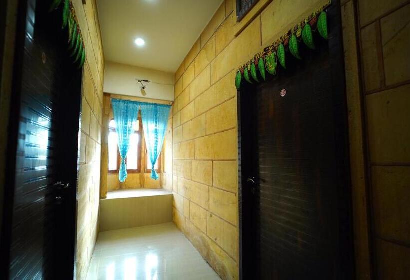 ホテル Moscow Haveli & Desert Safari