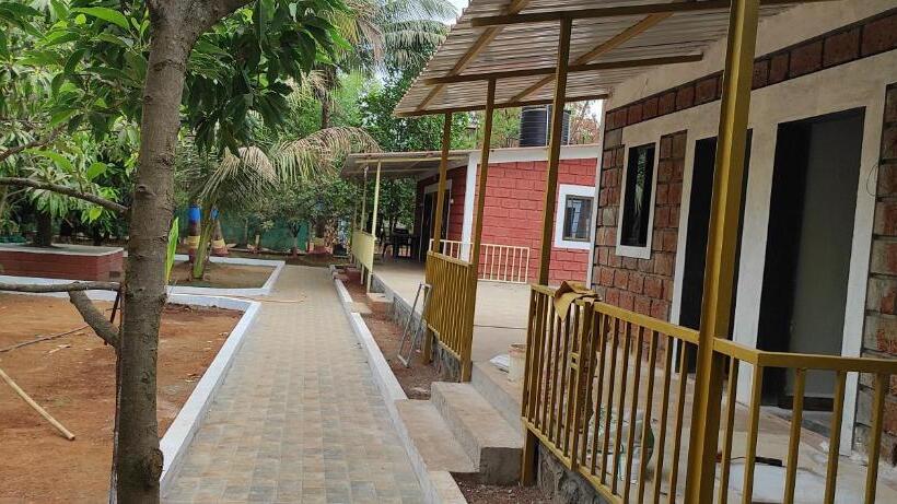 בית מלון כפרי Ns Brothers Farm & Resort