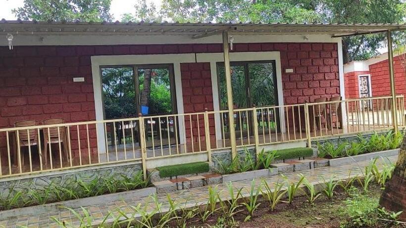 בית מלון כפרי Ns Brothers Farm & Resort