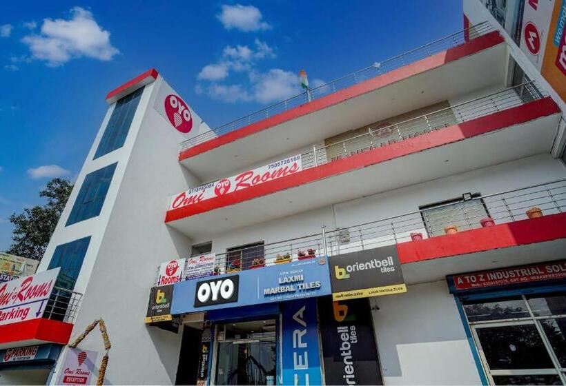 בית מלון כפרי Oyo Flagship Omi Rooms