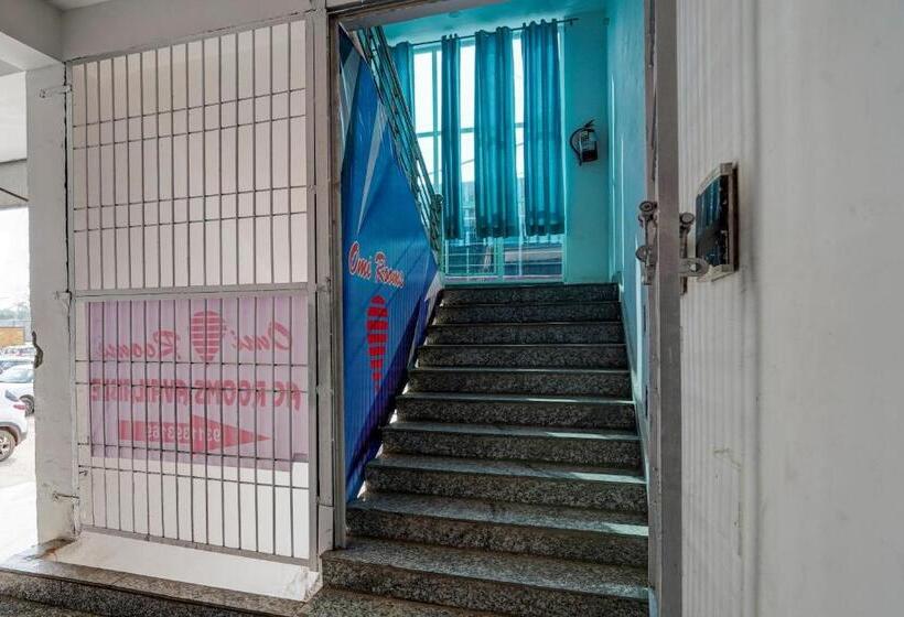 בית מלון כפרי Oyo Flagship Omi Rooms