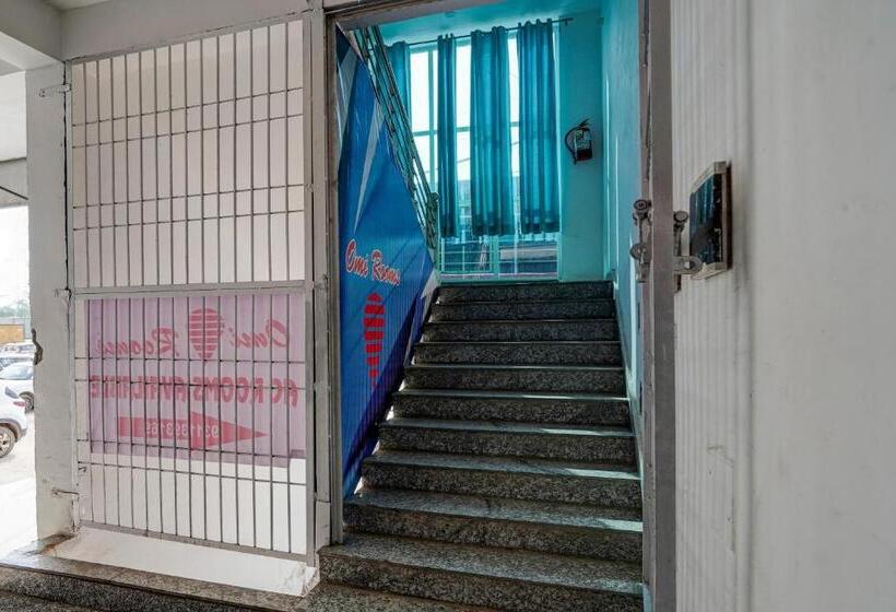 בית מלון כפרי Oyo Flagship Omi Rooms