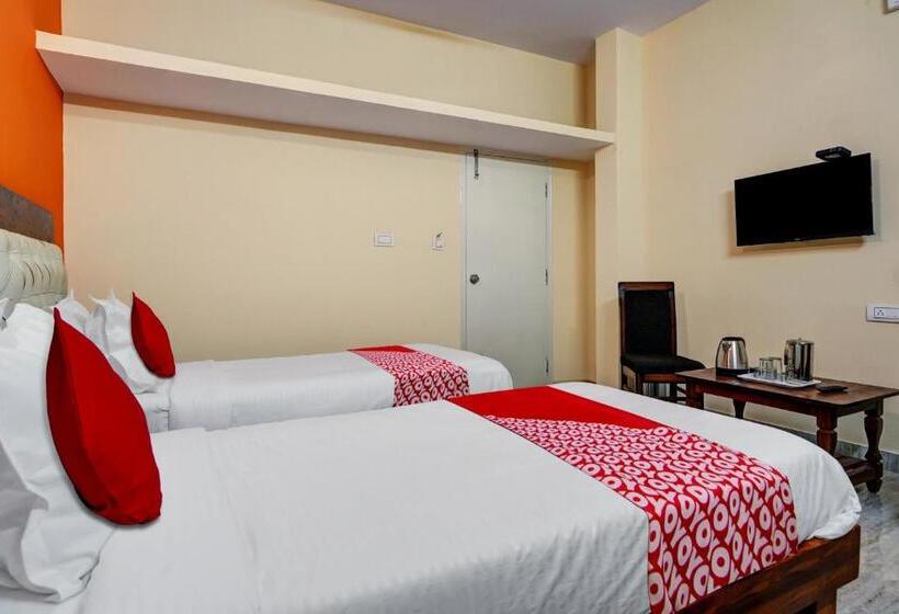 בית מלון כפרי Oyo Flagship Shri Sai Palace