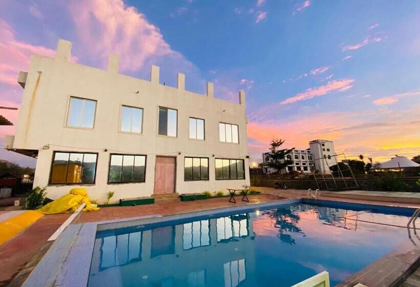 호텔 Retro Forest Resort Lonavala