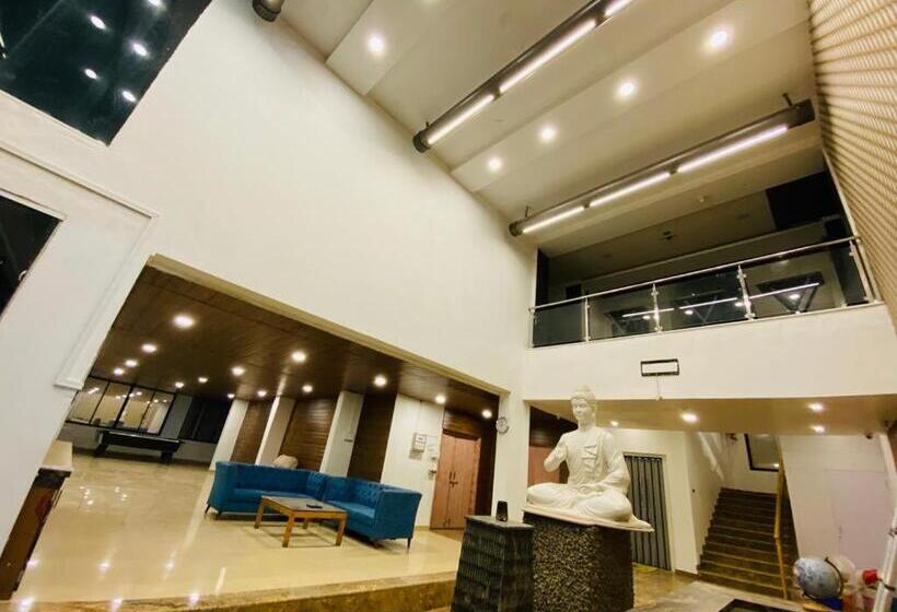 호텔 Retro Forest Resort Lonavala