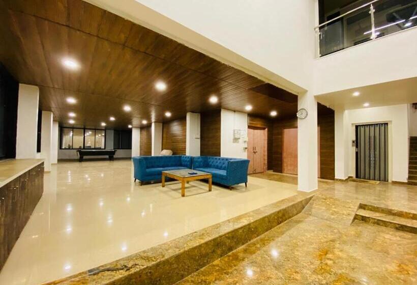 בית מלון כפרי Retro Forest Resort Lonavala