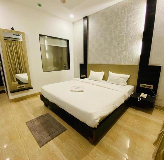 호텔 Retro Forest Resort Lonavala