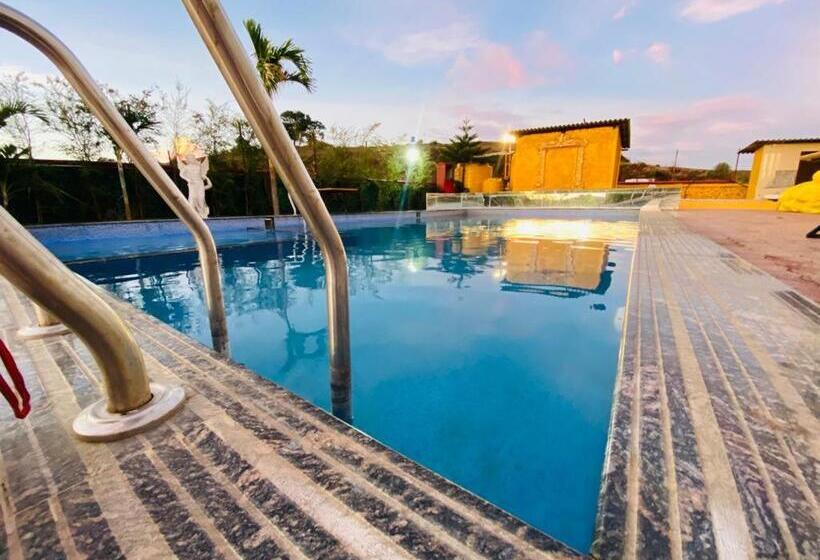 בית מלון כפרי Retro Forest Resort Lonavala