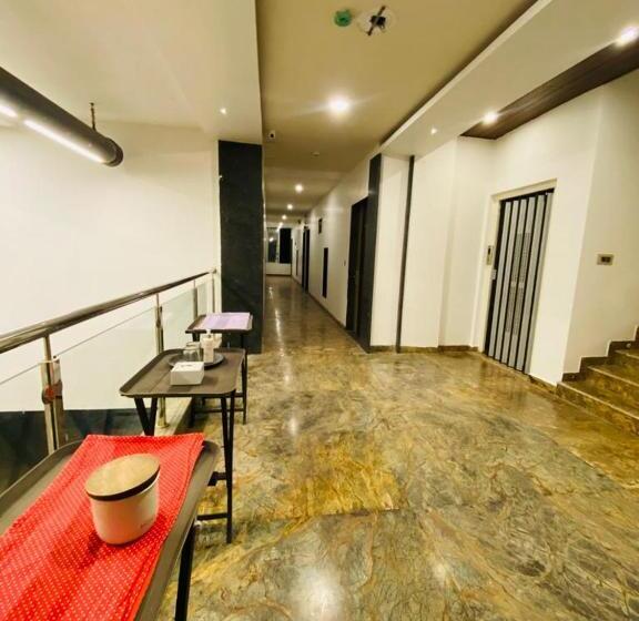 호텔 Retro Forest Resort Lonavala