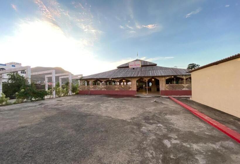 בית מלון כפרי Retro Forest Resort Lonavala