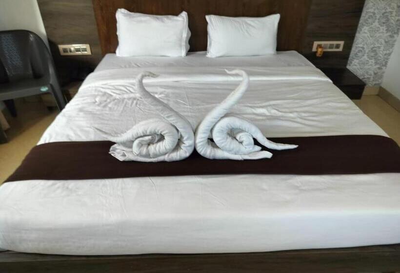 호텔 Retro Forest Resort Lonavala