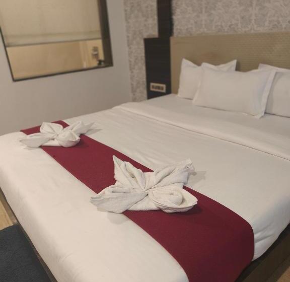 호텔 Retro Forest Resort Lonavala