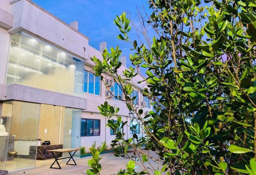 호텔 Retro Forest Resort Lonavala