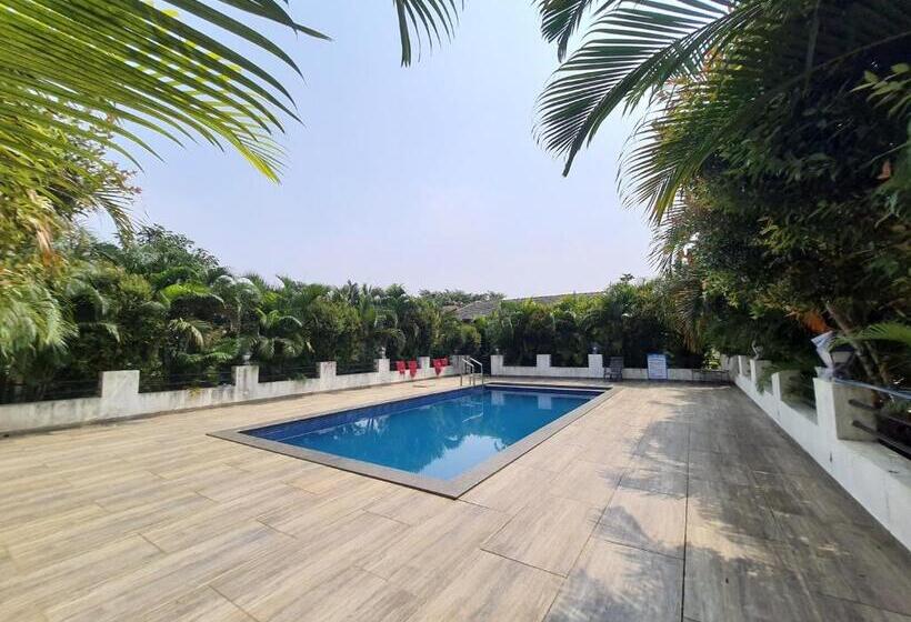 בית מלון כפרי Saifarm Resort Lonavala