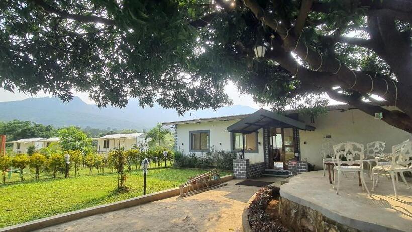 בית מלון כפרי Saifarm Resort Lonavala
