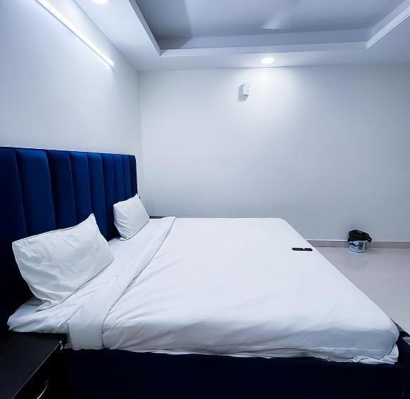 Отель Select City Inn