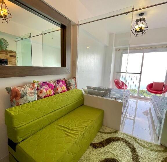 هتل Stunning Taal View Staycation In Tagaytay