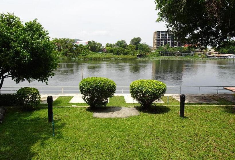 בית מלון כפרי West Wonder Riverside Resort