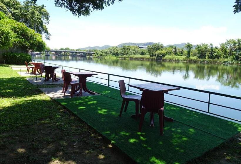 בית מלון כפרי West Wonder Riverside Resort