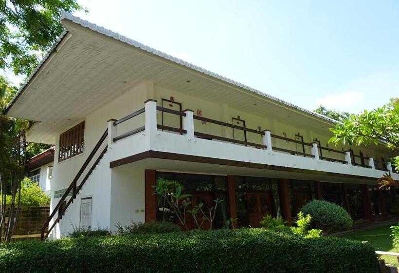 בית מלון כפרי West Wonder Riverside Resort