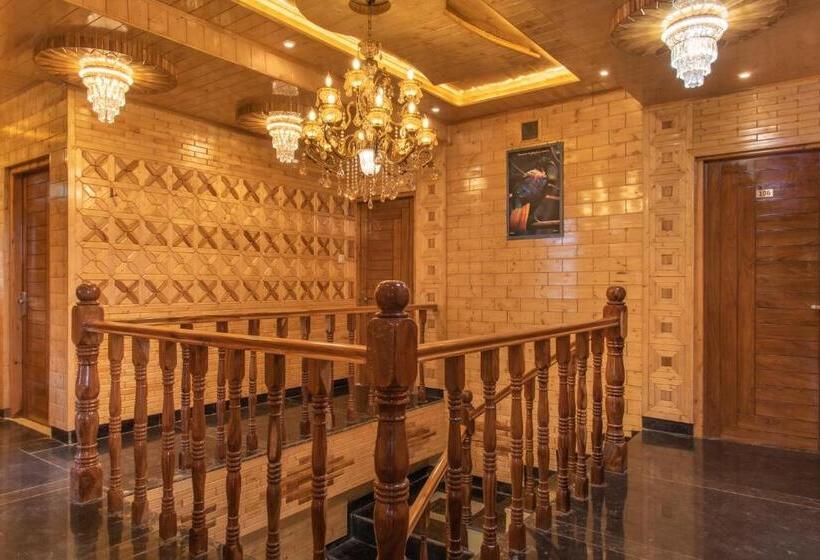 ホテル Wood Crista Kufri Near An Apple Orchard