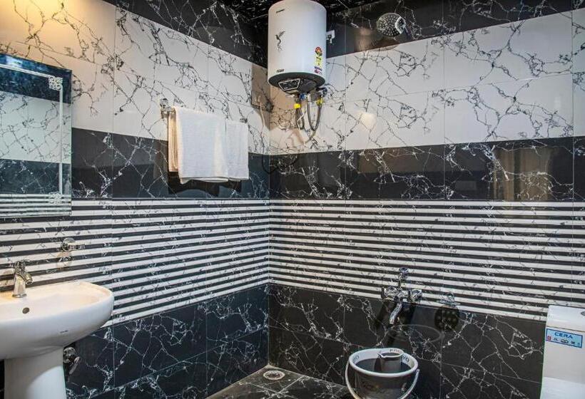 ホテル Wood Crista Kufri Near An Apple Orchard