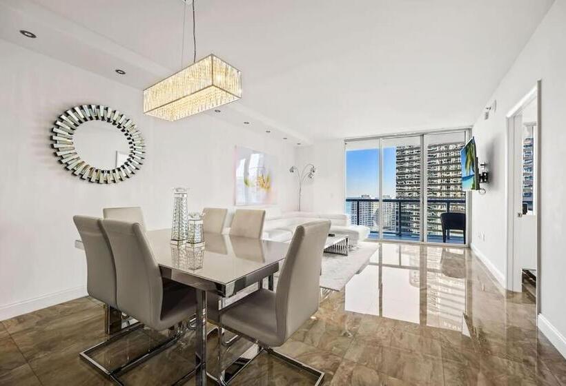 Icon & W Hotel / Waterfront / 20th Floor / Top Spa