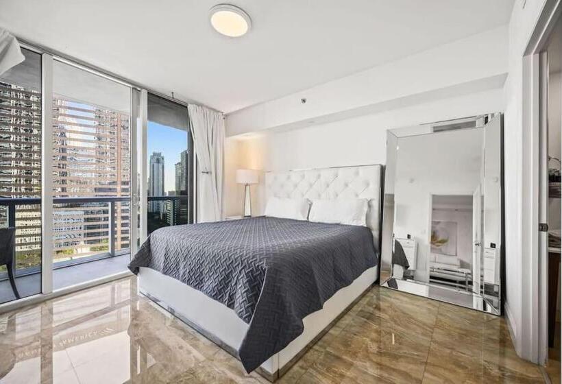 Icon & W Hotel / Waterfront / 20th Floor / Top Spa