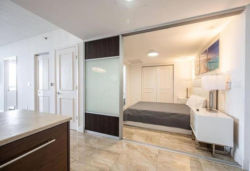 Icon & W Hotel / Waterfront / 20th Floor / Top Spa