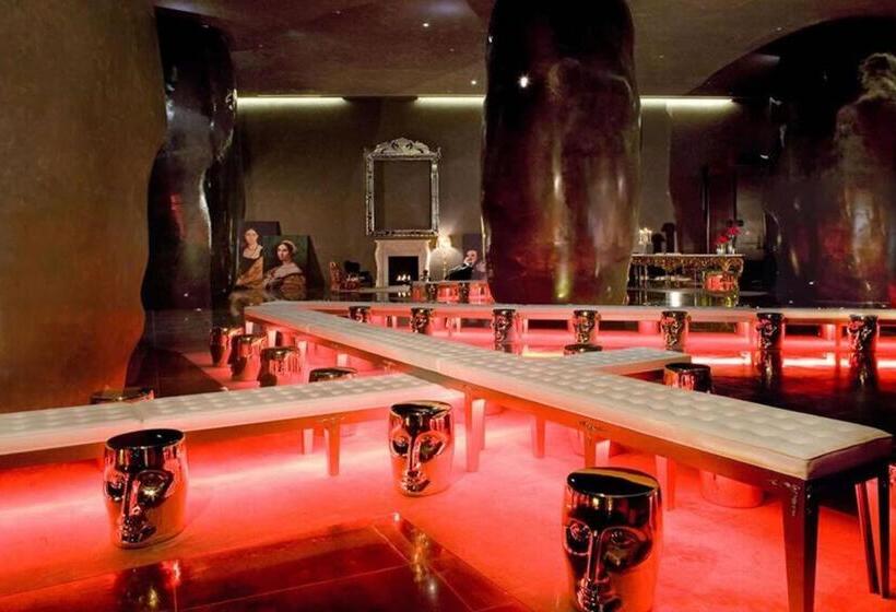 Icon & W Hotel / Waterfront / 20th Floor / Top Spa