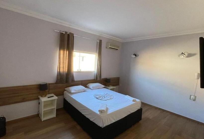 Lovely Motel   7,5km Do Santuario Nacional