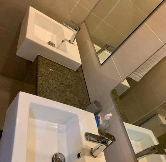 One Manchester Place By Hiverooms