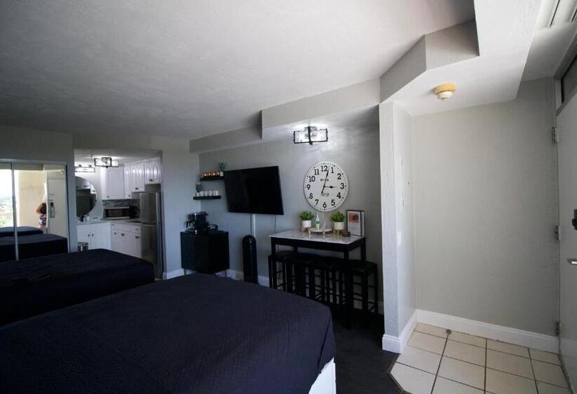 Modern Beach Condo Daytona Beach