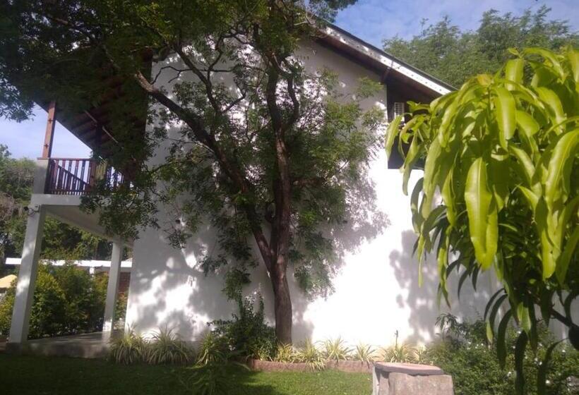 Ovenro Hotel Kataragama