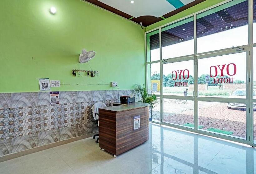 Oyo 81458 Hotel Pk